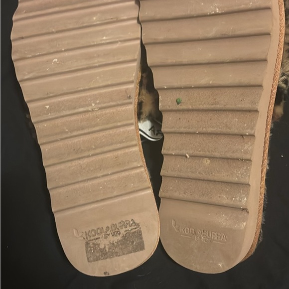 Slippers - Picture 2 of 3